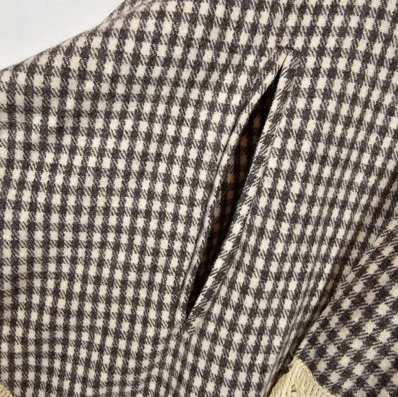 Checkered Wool Cape - Picture 3 of 6